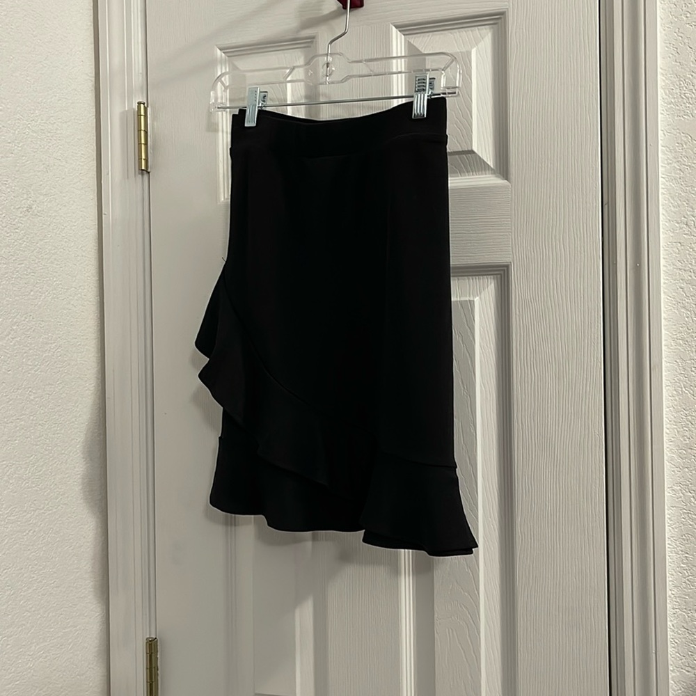 Isaac Mizrahi Black Skort. Business attire.
